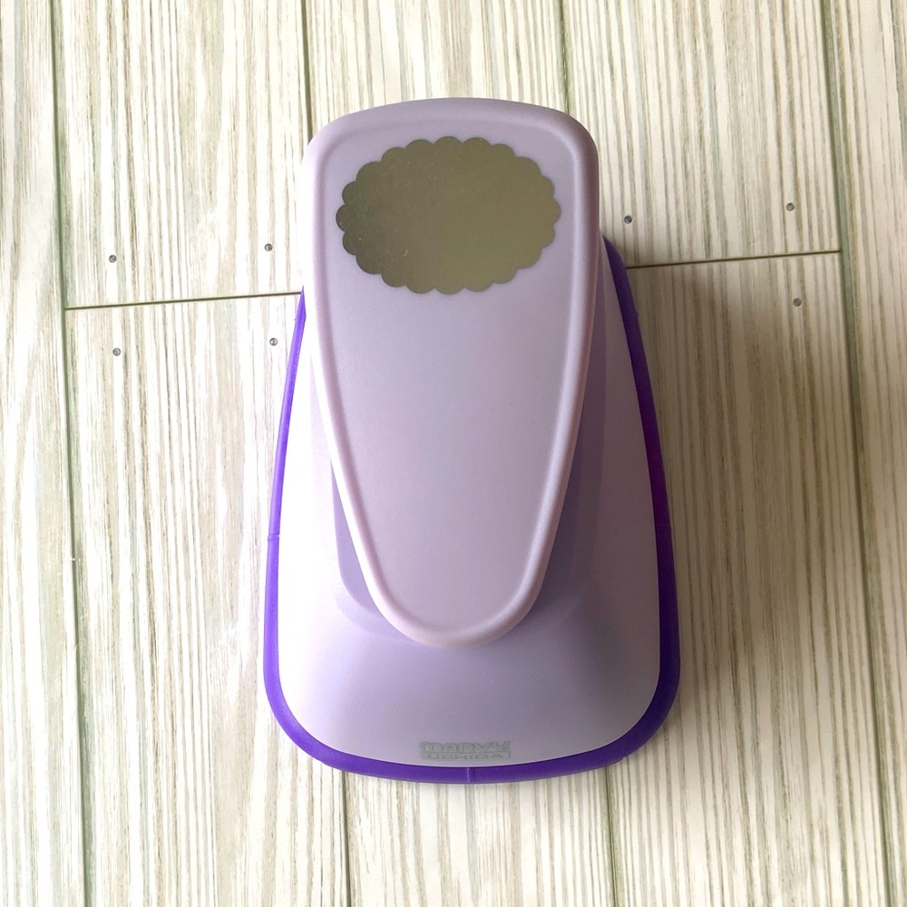 Marvy Uchida Oval Scallop Paper Punch 3"